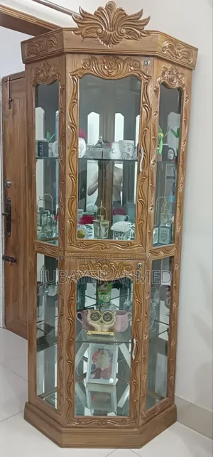 Corner Showcase