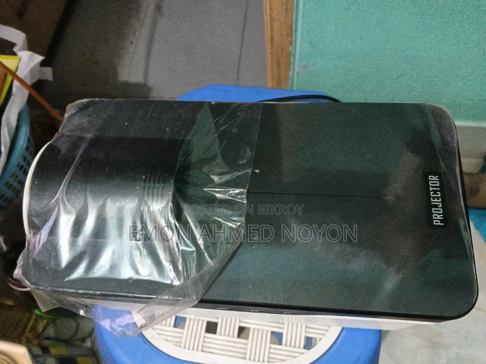 Magcubic Smart Projector - Like New, Great For Home Entertainment