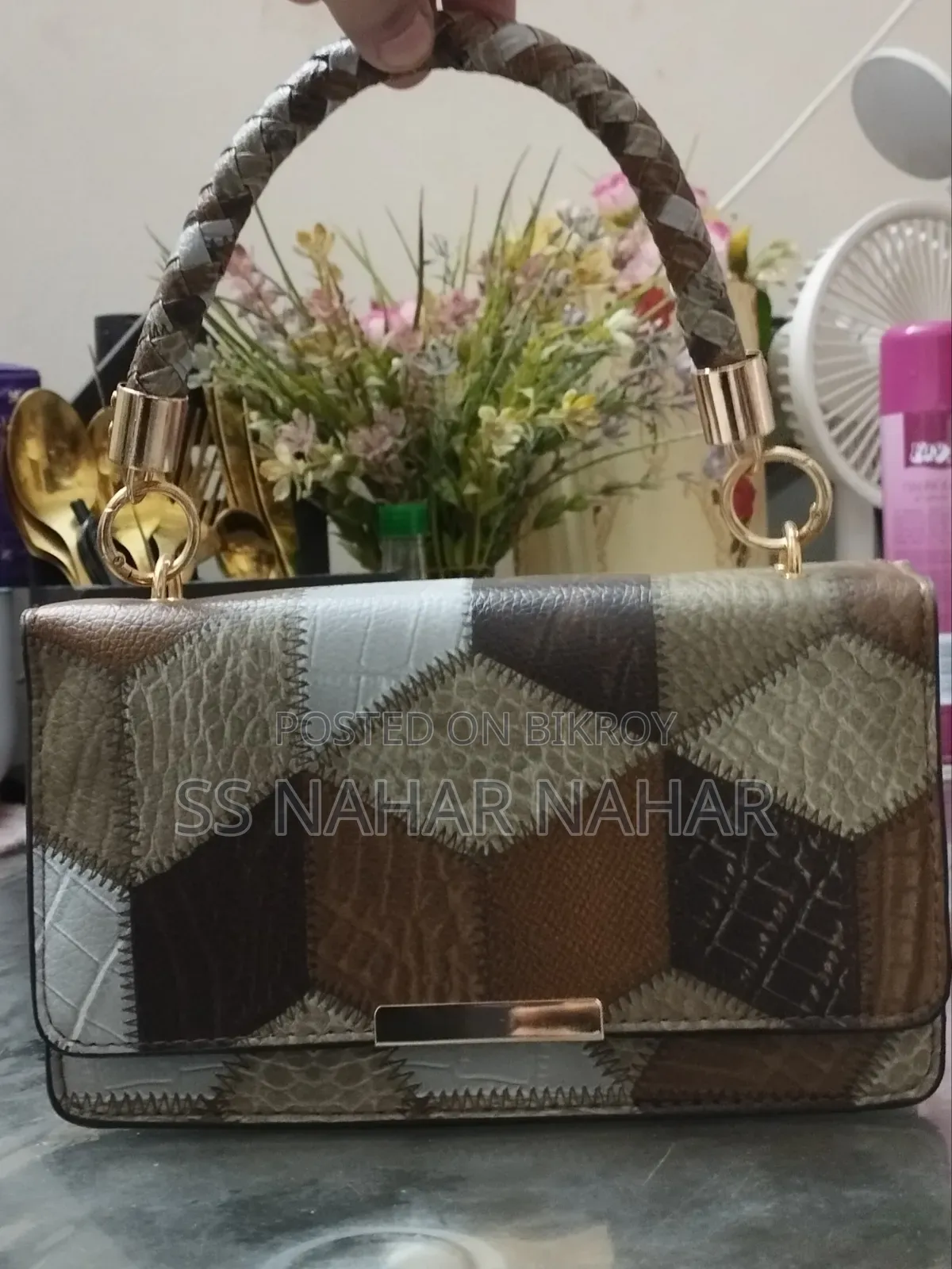 A simple and beautiful handbag