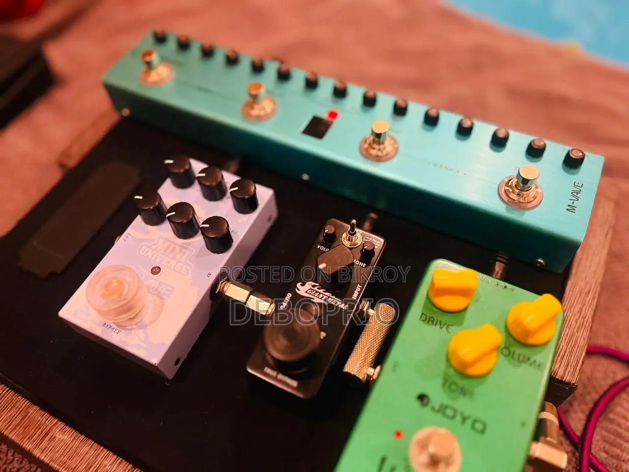 Hybrid Electric Guitar Pedalboard Setup