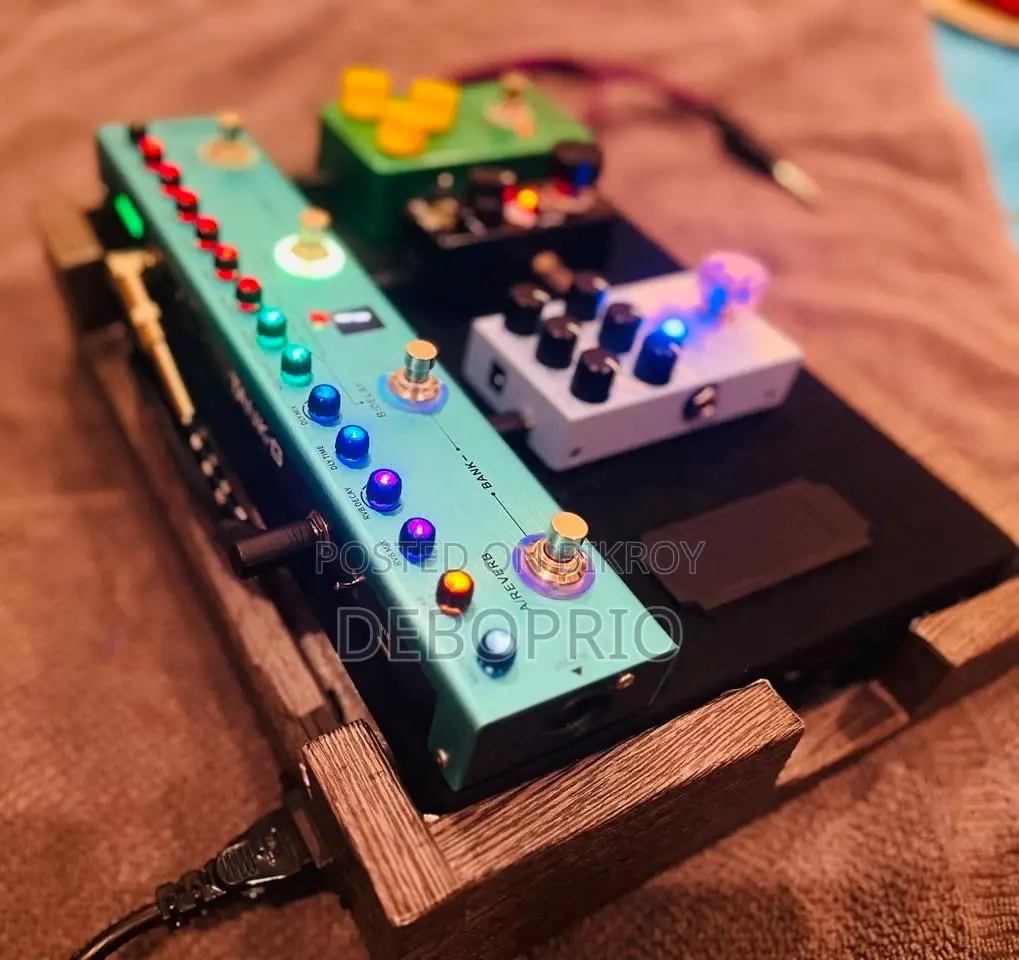 Hybrid Electric Guitar Pedalboard Setup