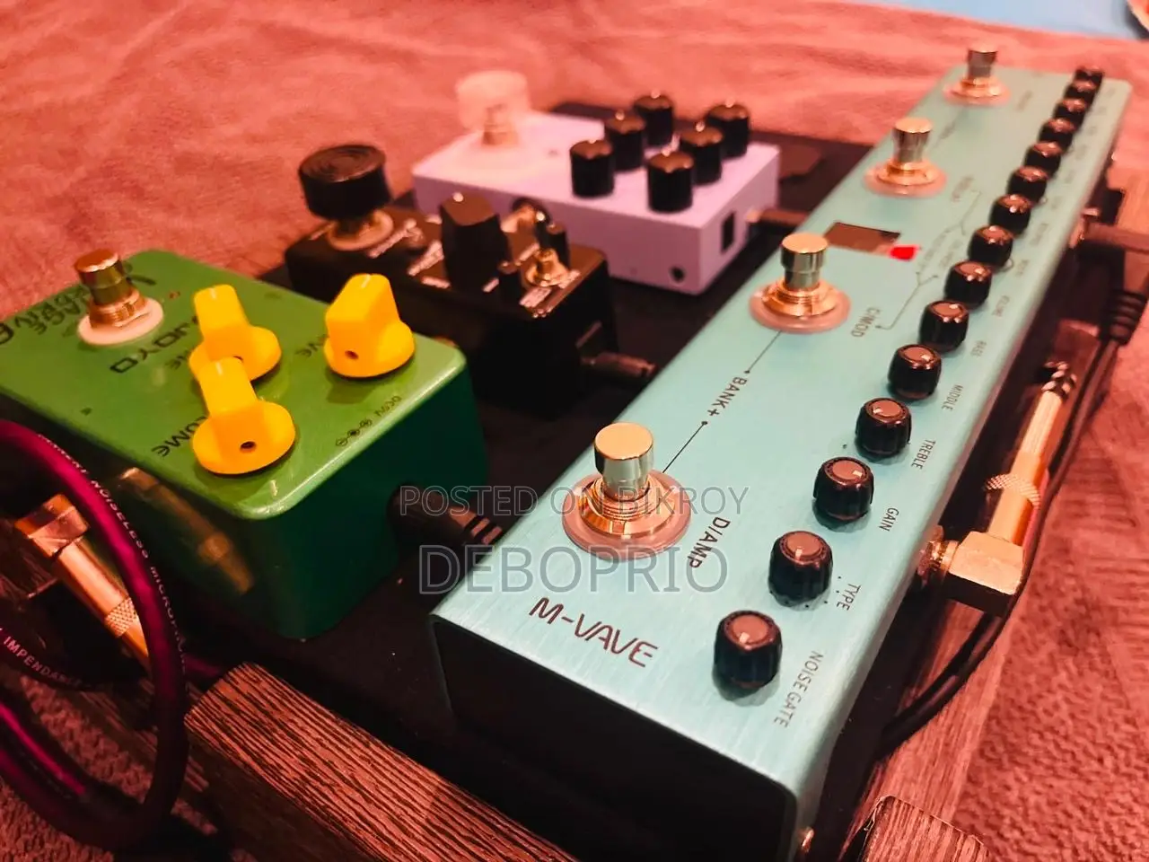 Hybrid Electric Guitar Pedalboard Setup
