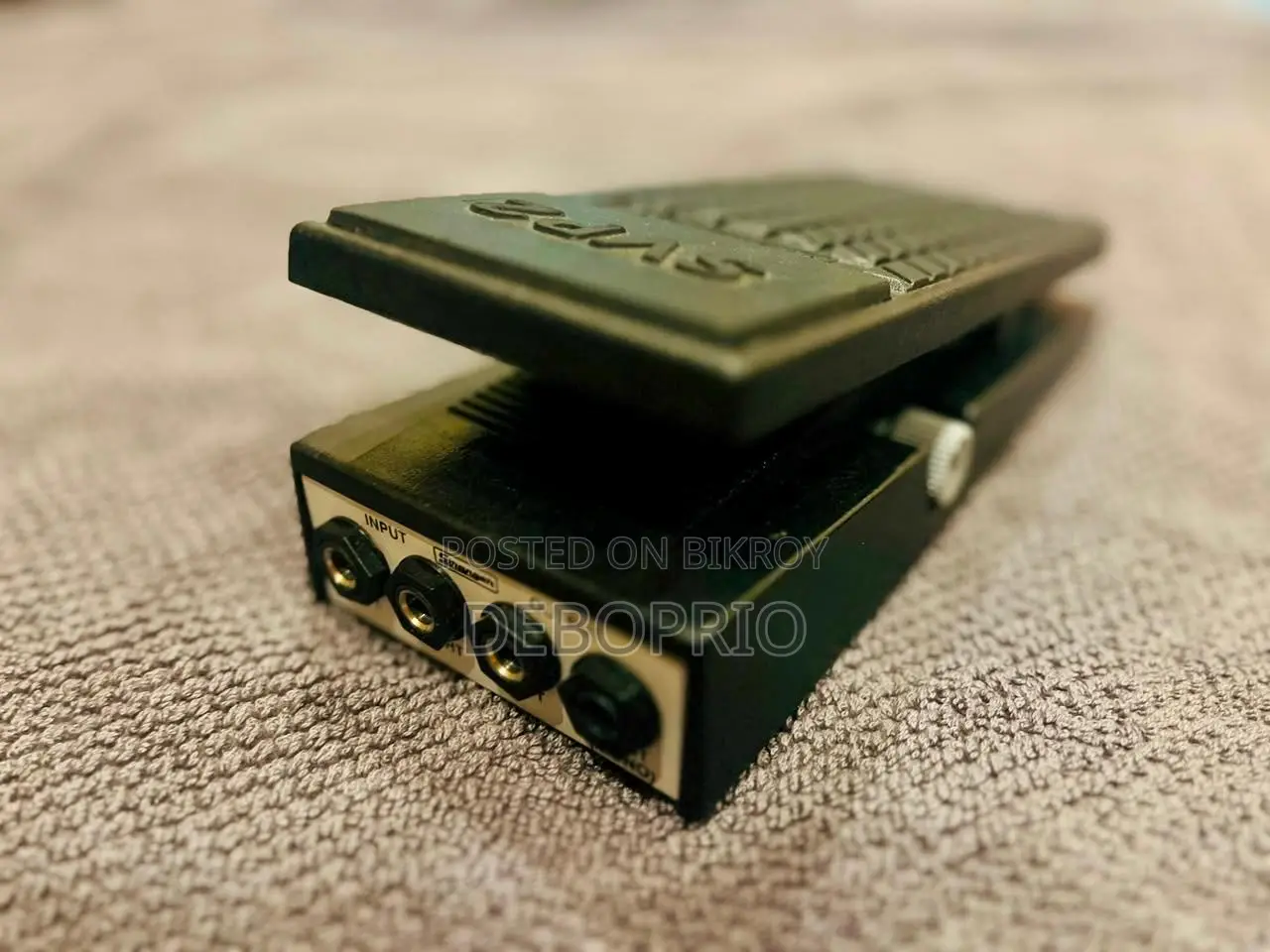 Hybrid Electric Guitar Pedalboard Setup