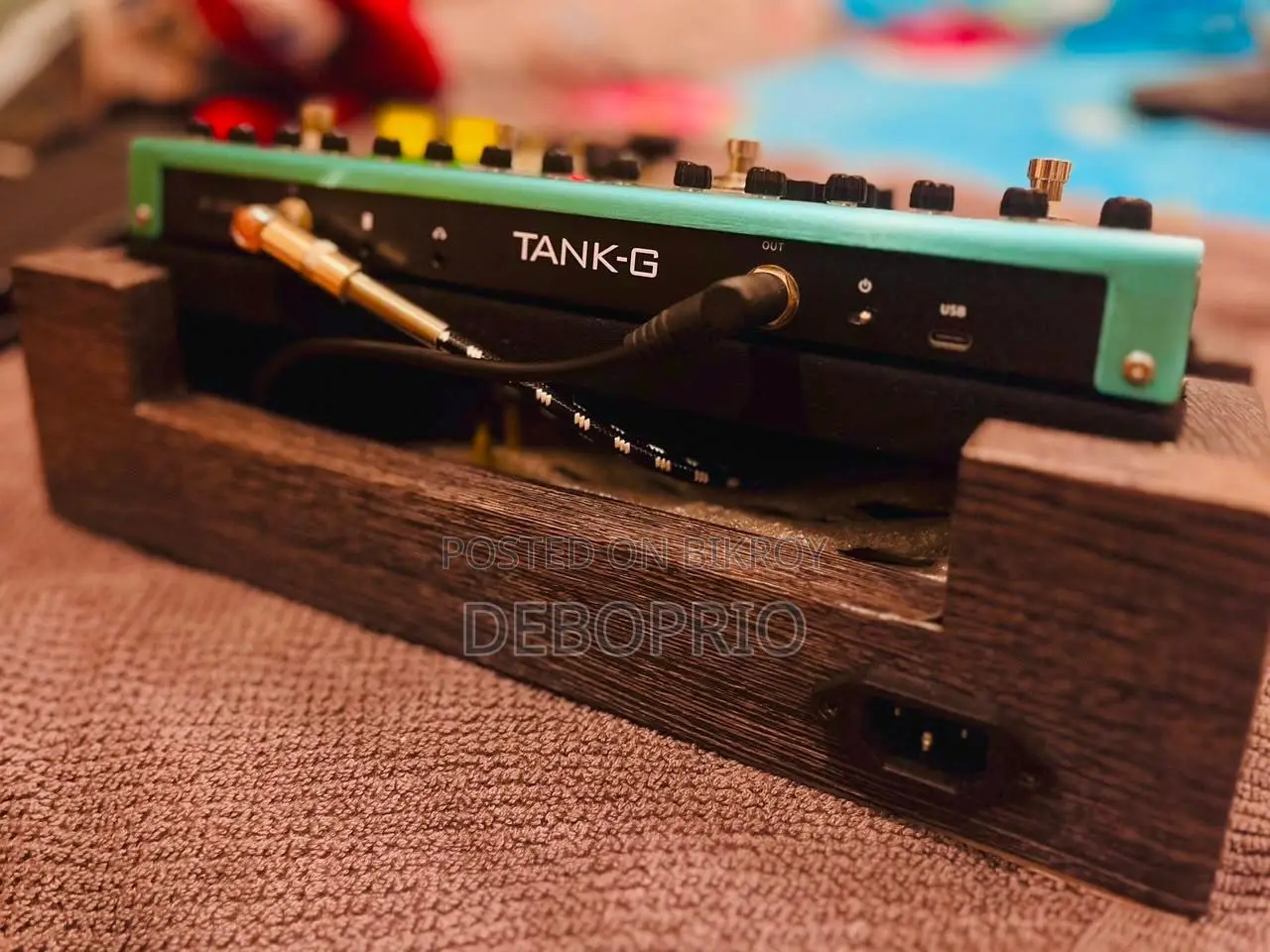 Hybrid Electric Guitar Pedalboard Setup