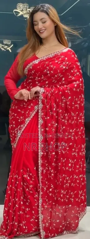 চিনিগুড়া ইন্ডিয়ান জর্জেট সিকোয়েন্স অ্যান্ড এমব্রয়ডারি শাড়ি