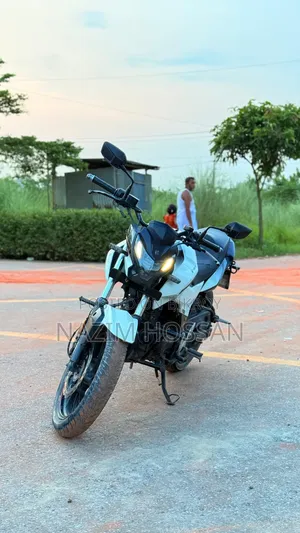 Hero Thriller 160R 2021 White