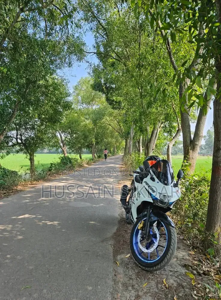 সুজুকি জিএসএক্স-আর১৫০ ২০২১ হোয়াইট