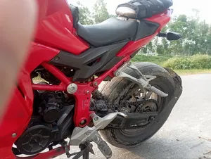 Suzuki Sport 2024 Red