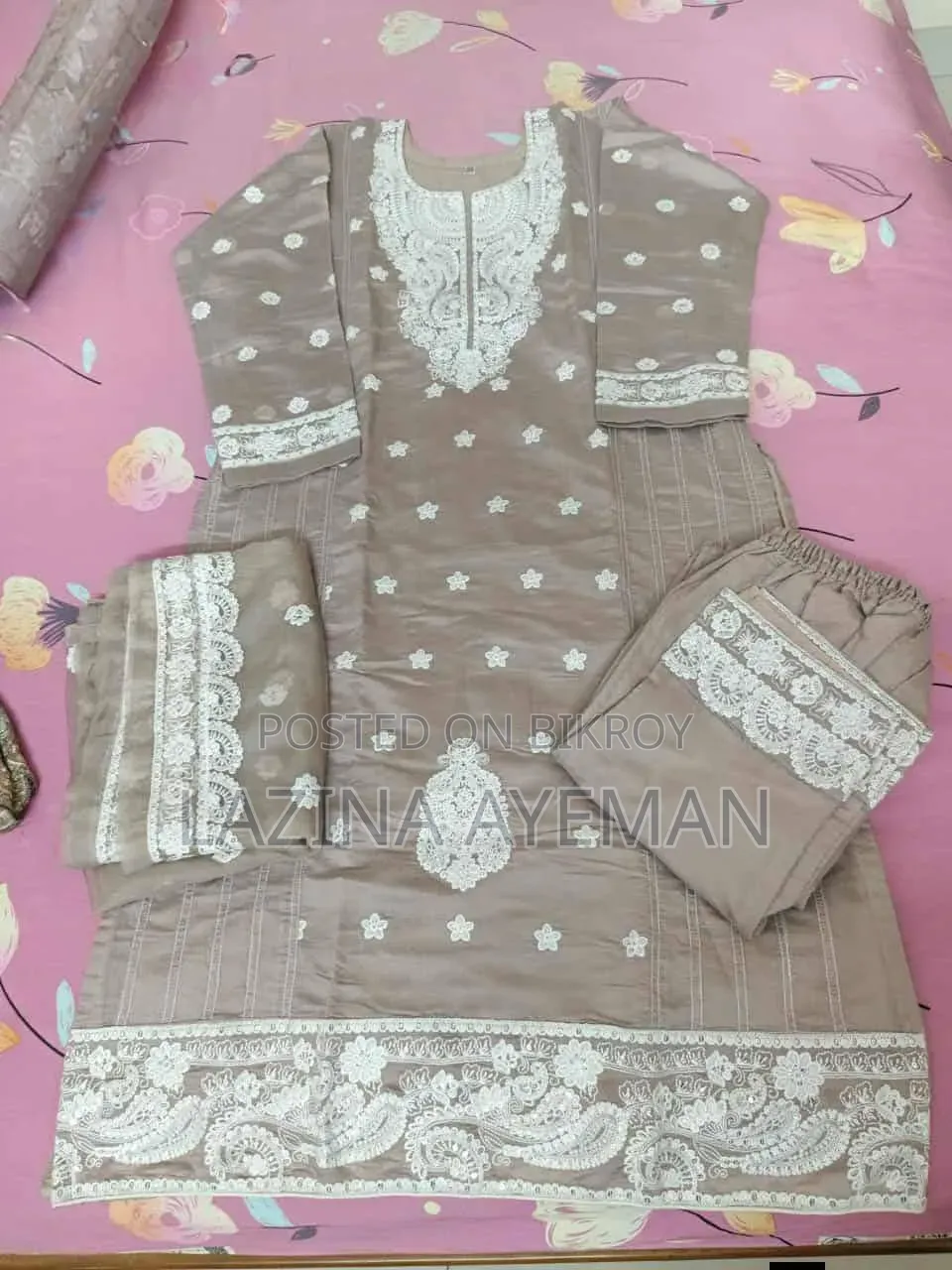 নারীদের পোশাক