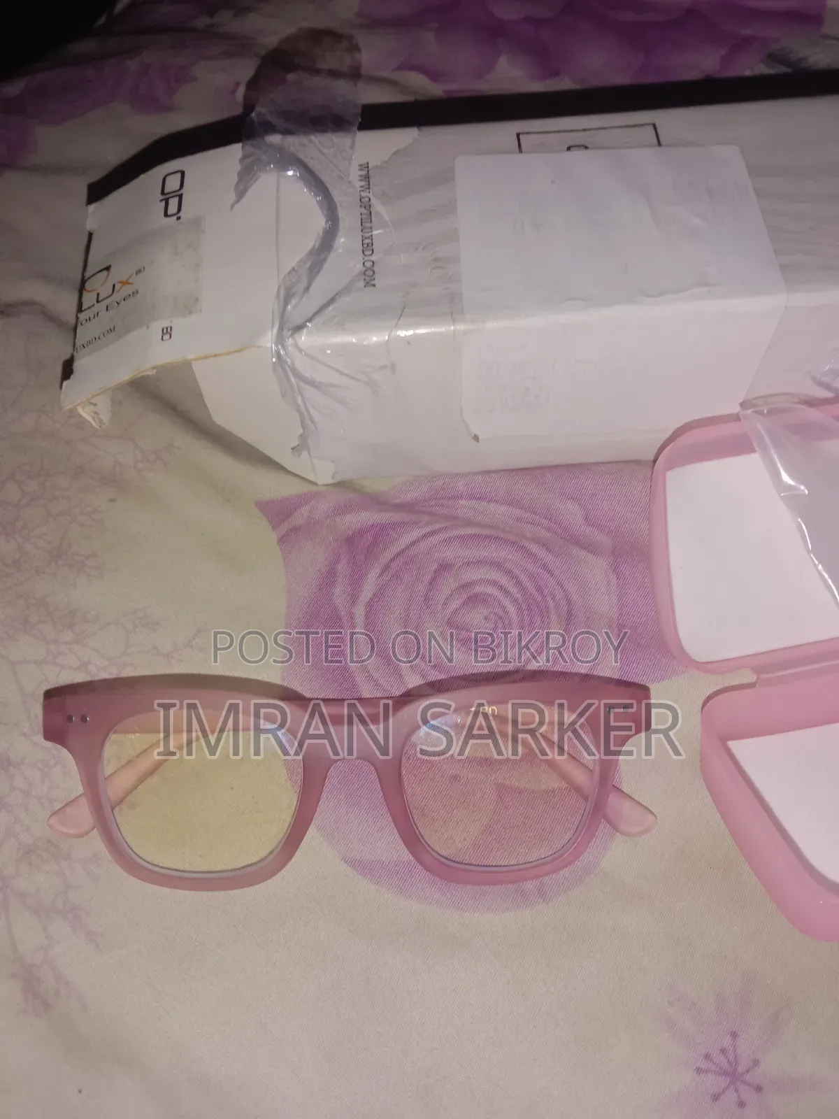 নতুন চশমা কখনো ব্যবহার করা হয়নি