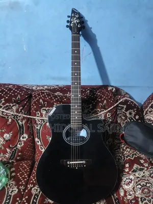 ইয়ামাহা সিএম-২ অ্যাকোস্টিক গিটার