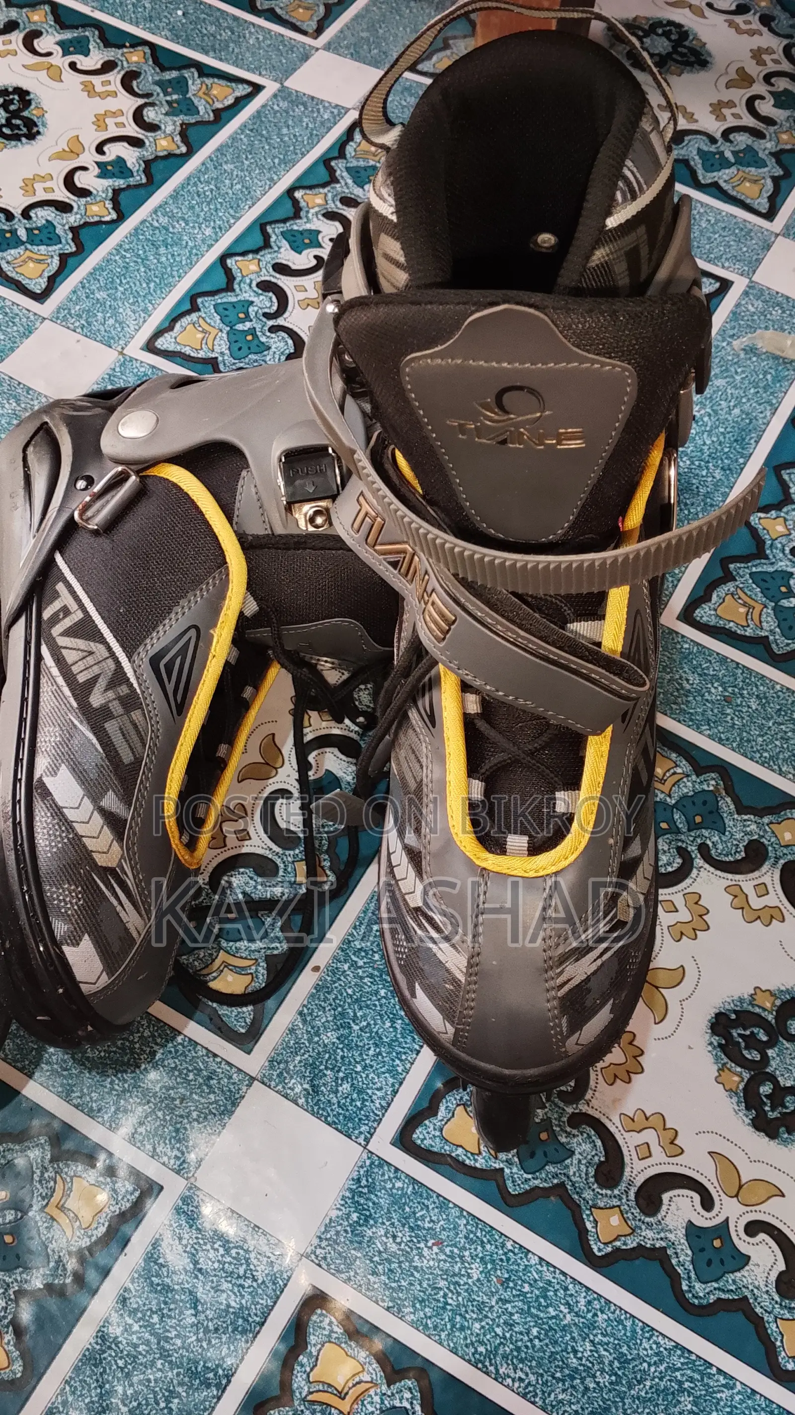 Tian-e Inline Skates (Good Condition)+ Protective Guards Set