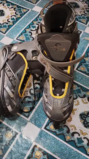Tian-e Inline Skates (Good Condition)+ Protective Guards Set