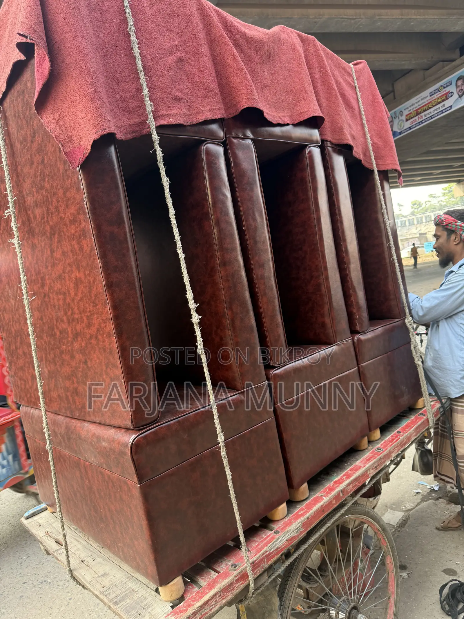 সোফা আর টেবিল বিক্রয় করা হবে ৩ মাস বেবহার করা হয়েছে সম্পূর্ণ নতুন