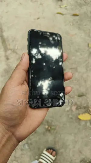 Apple iPhone SE 128 GB Black