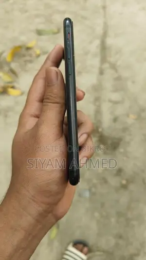 Apple iPhone SE 128 GB Black
