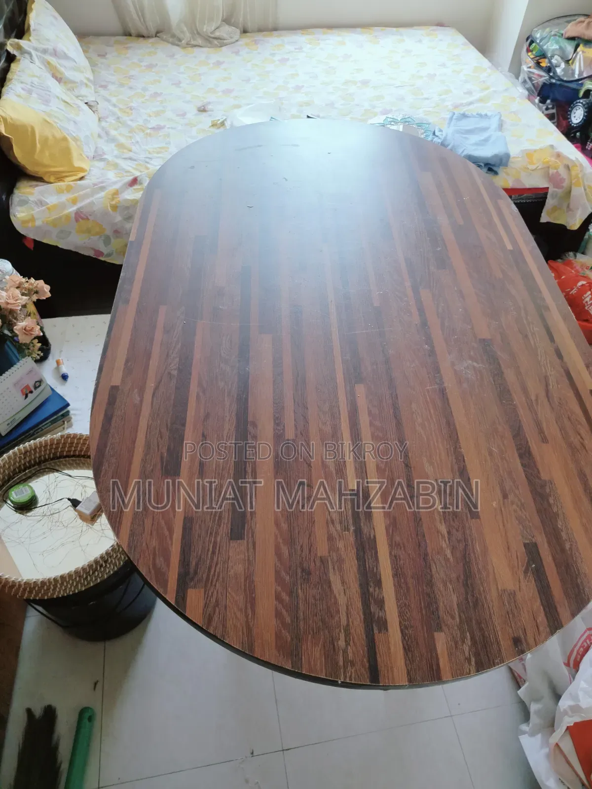 ফোল্ডিং টেবিল