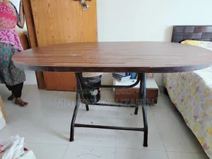 ফোল্ডিং টেবিল