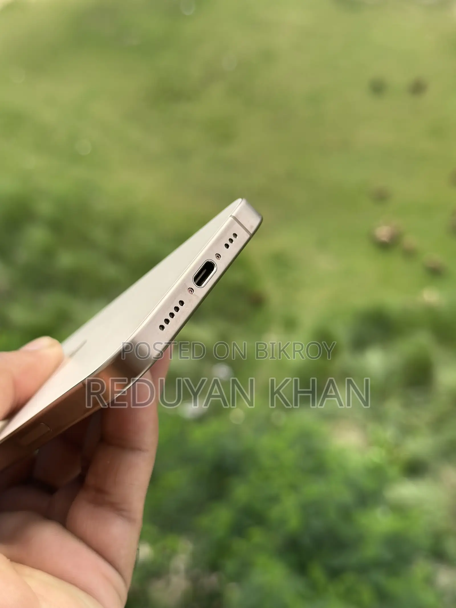 অ্যাপল আইফোন ১৬ প্রো ১২৮ জিবি গোল্ড