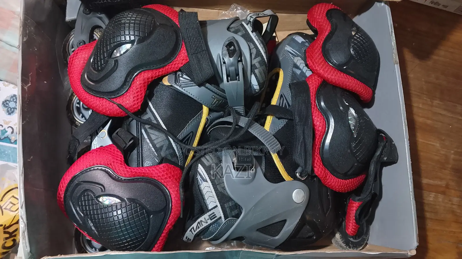Tian-e Inline Skates (Good Condition)+ Protective Guards Set