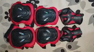 Tian-e Inline Skates (Good Condition)+ Protective Guards Set