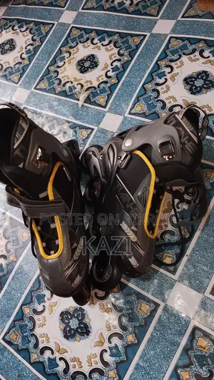 Tian-e Inline Skates (Good Condition)+ Protective Guards Set