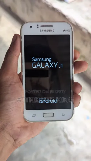 Samsung Galaxy J1 8 GB Silver