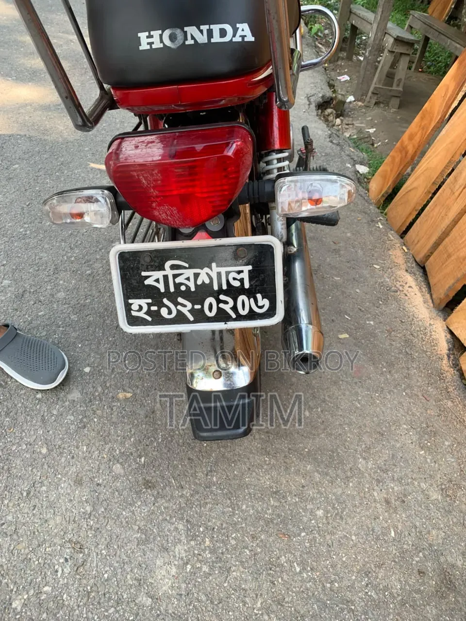 হোন্ডা সিবি ২০১৪ রেড