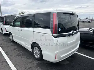 Toyota Noah 2021 Pearl