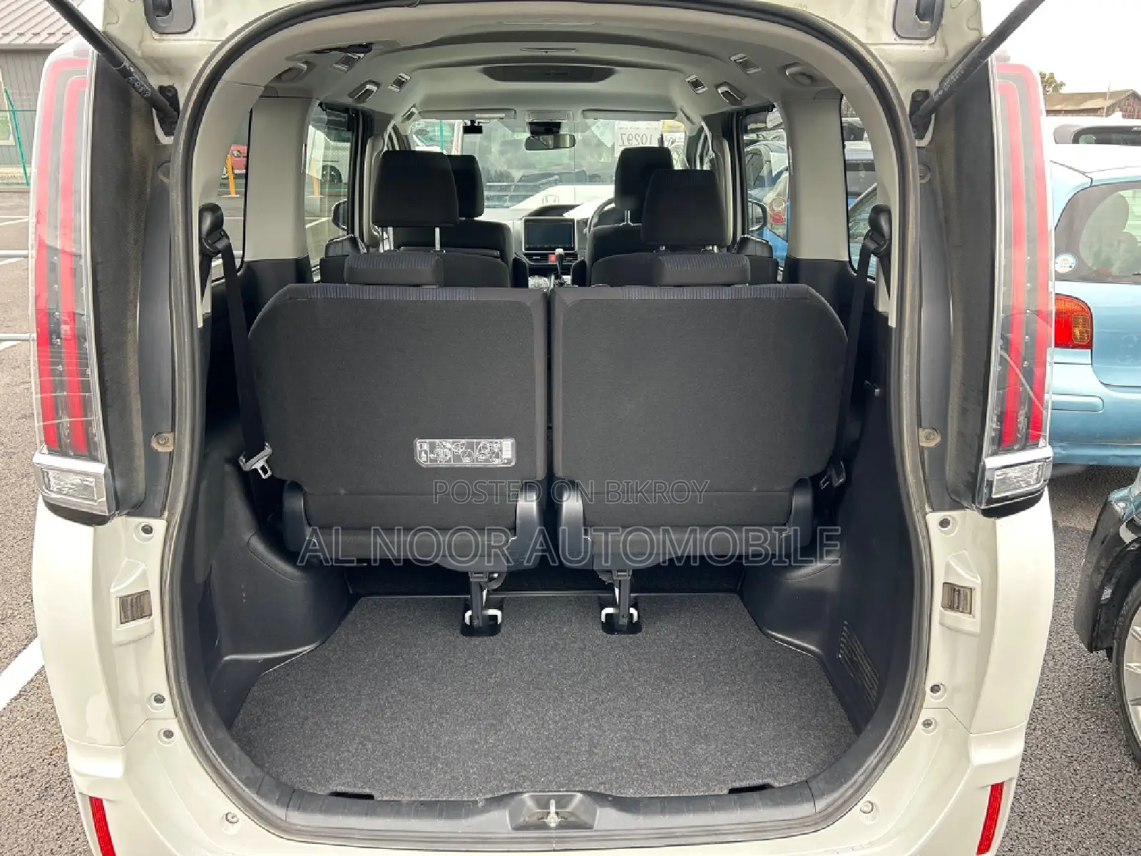 Toyota Noah 2021 Pearl