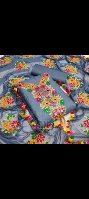 কাশ্মীরী আড়ি এম্ব্রডারী থ্রি-পিচ।