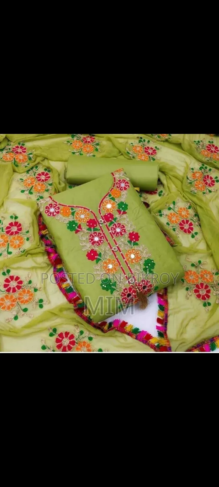 কাশ্মীরী আড়ি এম্ব্রডারী থ্রি-পিচ।