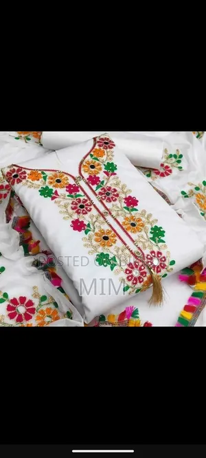 কাশ্মীরী আড়ি এম্ব্রডারী থ্রি-পিচ।