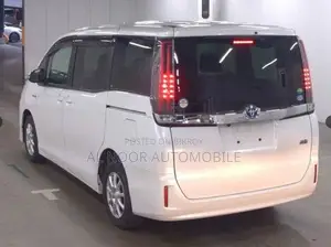 টয়োটা নোয়া ২০২১ পার্ল
