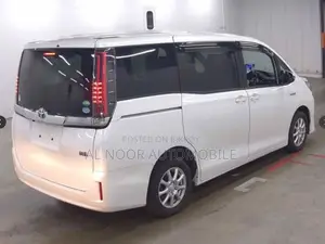 টয়োটা নোয়া ২০২১ পার্ল