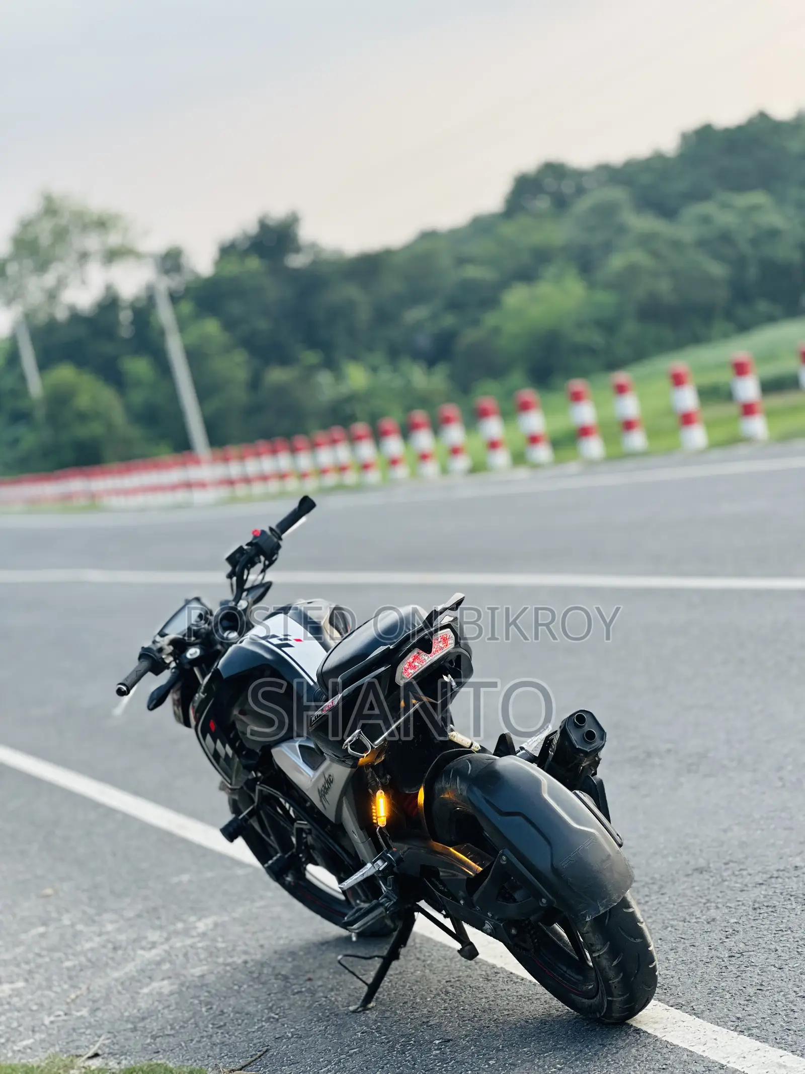 টিভিএস অ্যাপাচি ১৬০ ৪ভি ২০২৩ ব্ল্যাক