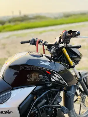 টিভিএস অ্যাপাচি ১৬০ ৪ভি ২০২৩ ব্ল্যাক