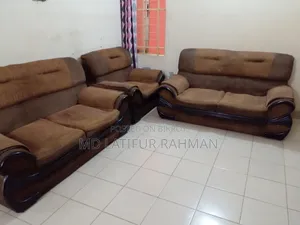 ব্যবহার করা পাঁচ সিটের সোফা বিক্রয় করা হবে