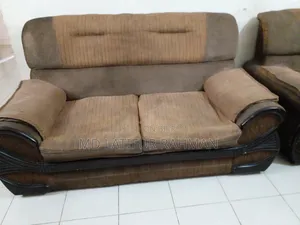 ব্যবহার করা পাঁচ সিটের সোফা বিক্রয় করা হবে