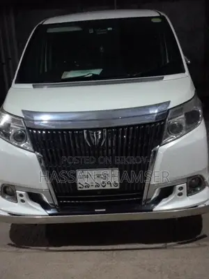 টয়োটা এস্কয়ার ২.০ অল-হুইল ড্রাইভ (৮ সিটার) ২০১৫ পার্ল