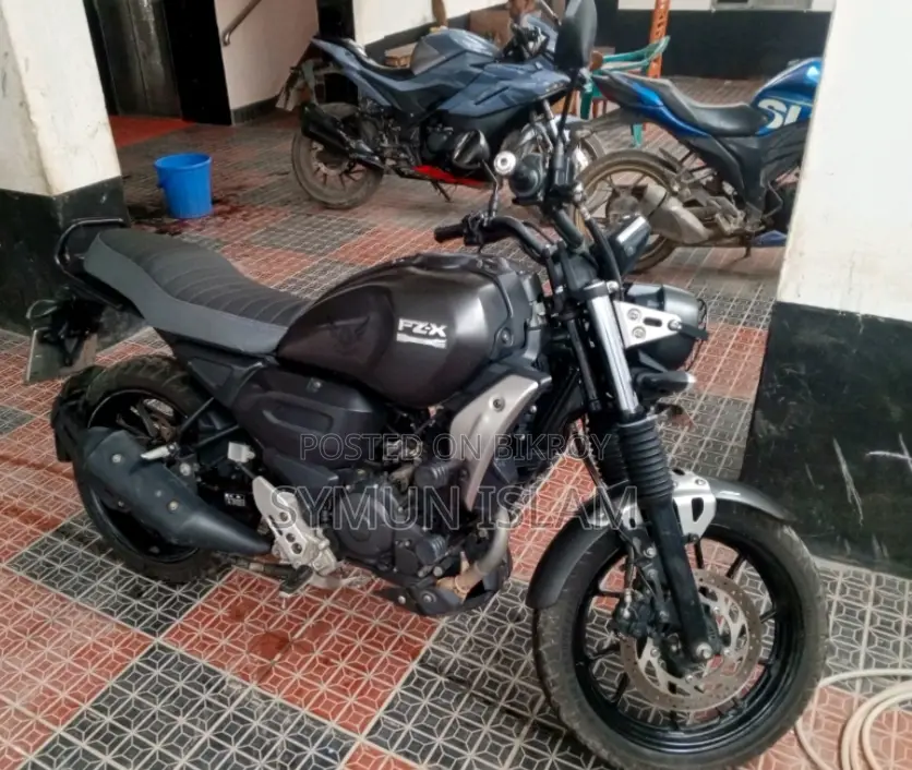 ইয়ামাহা ২০২৩ ব্ল্যাক