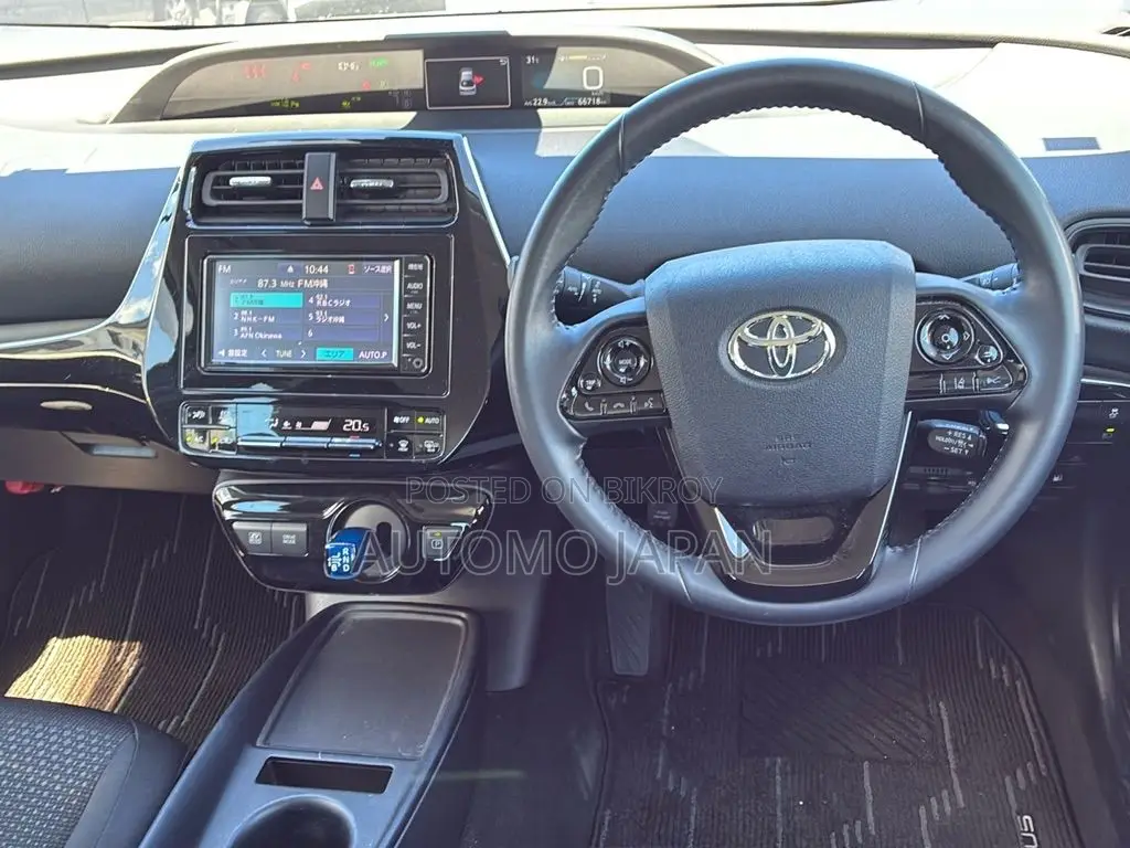 Toyota Prius 2021 Silver