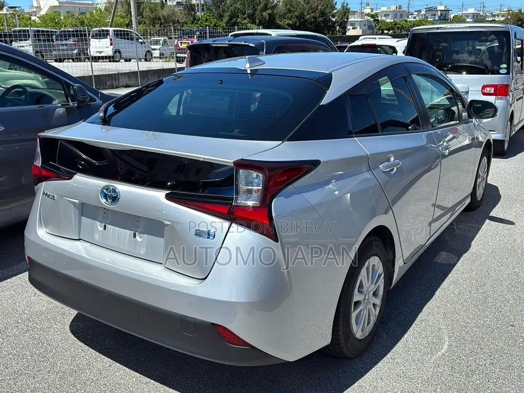 Toyota Prius 2021 Silver
