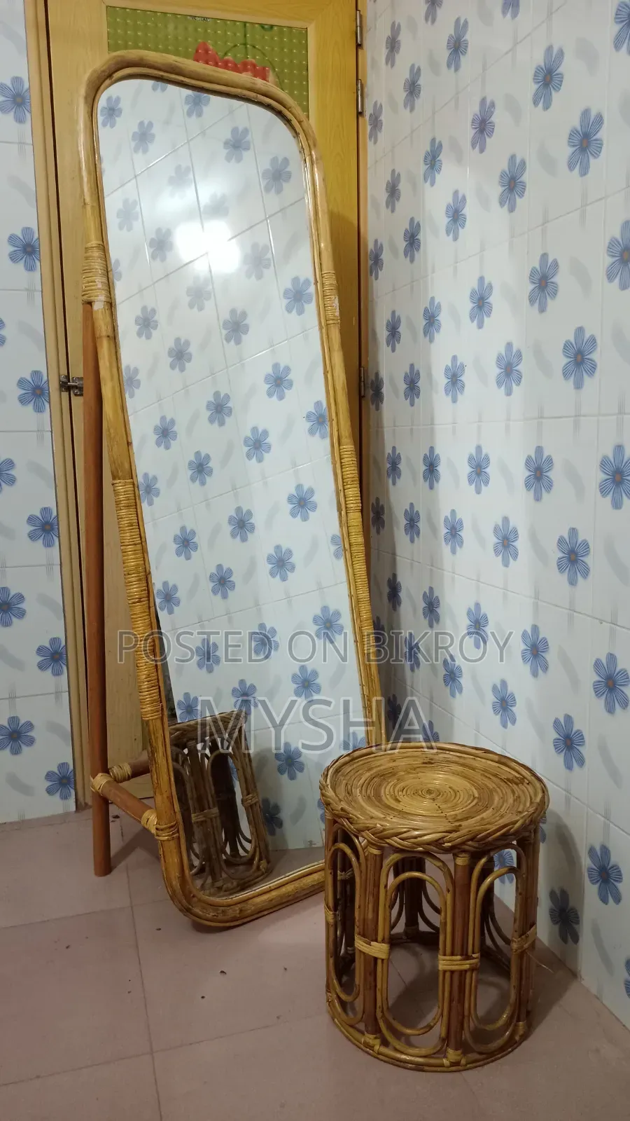 আয়না বিক্রির জন্য