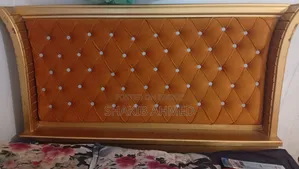 High-quality Board Wood Bed Used for Only 3 Months