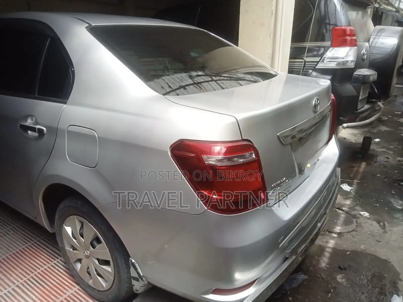 Toyota Axio 1.5 Hybrid 2WD 2015 Silver