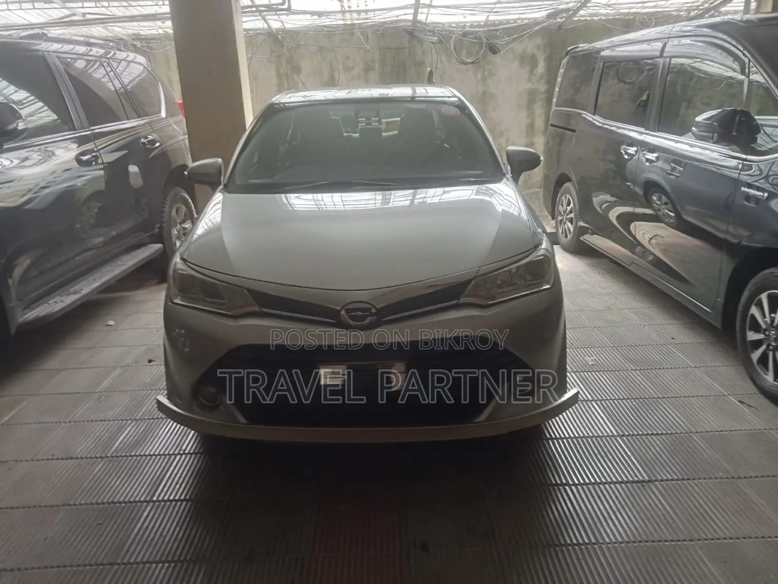 Toyota Axio 1.5 Hybrid 2WD 2015 Silver