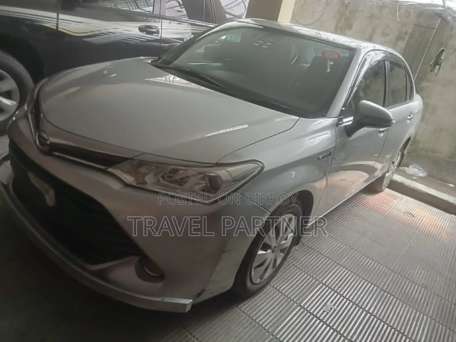 Toyota Axio 1.5 Hybrid 2WD 2015 Silver