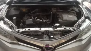 Toyota Axio 1.5 Hybrid 2WD 2015 Silver