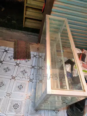 Glass Showcase 4ft - Like New (Used for 6 months)